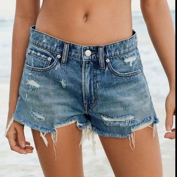 UO BDG Essential Mid-Rise Denim Short Blue‎ Size 25W Frayed Jean Shorts Thrashed - Picture 1 of 13